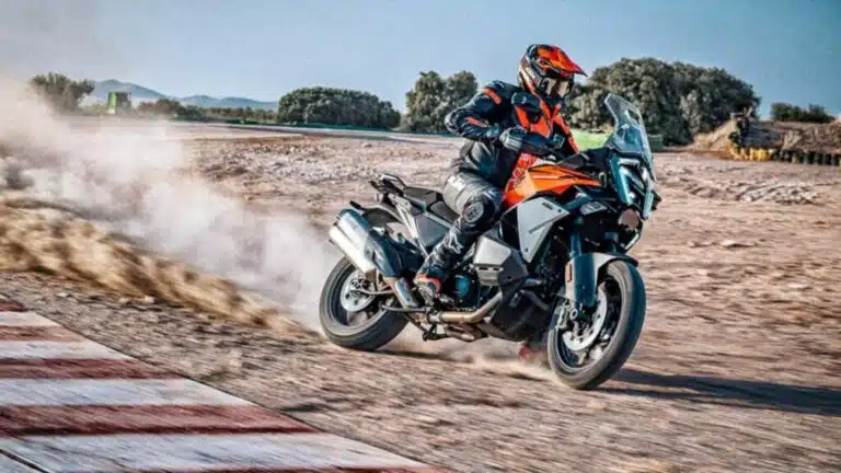 KTM 1390 Super Adventure S EVO 2025: Potencia y confort redefinidos