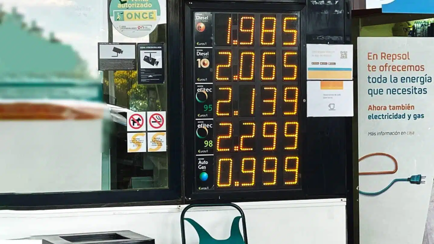 descubre las diferencias de precios entre gasolina y diésel. analiza las tendencias del mercado, los factores que influyen en los costos y qué opción es más económica para tu vehículo.