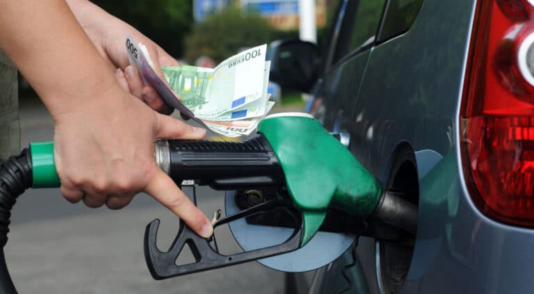 descubre las mejores estrategias y consejos para ahorrar gasolina en tu vehículo. aprende a optimizar tu consumo y reduce tus gastos de combustible al máximo.