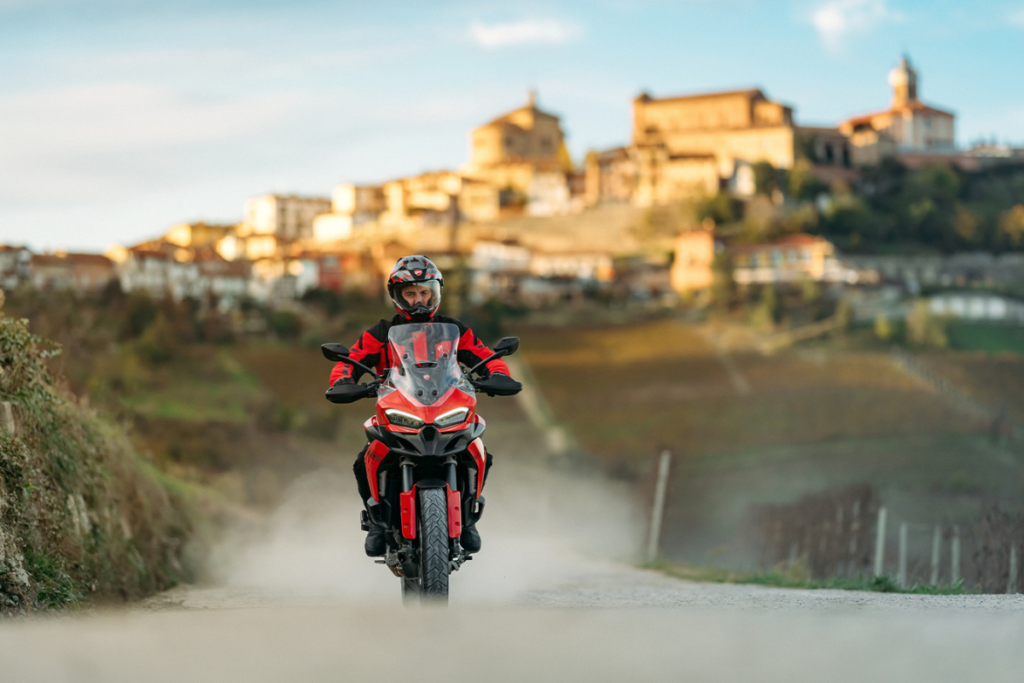 ducati multistrada v2 2025 la reina de los trail versatiles