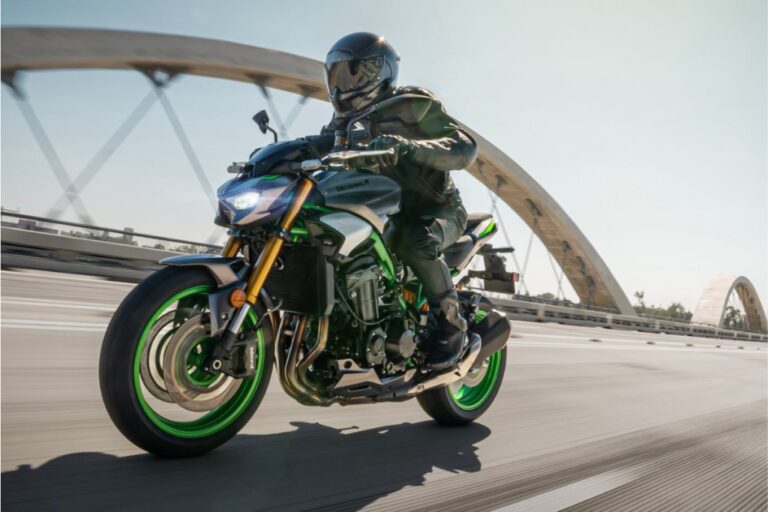 prueba de la kawasaki z900 2025 la iconica naked en modo evolucion