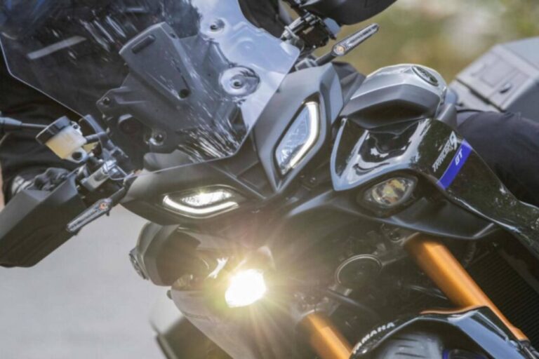 luces inteligentes yamaha tracer 9 gt un avance tecnologico para una conduccion serena