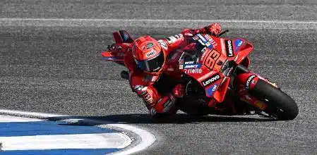 motogp en buriram: marc marquez brilla con el mejor tiempo, seguido por alex en el segundo puesto y morbidelli bezzecchi en la contienda