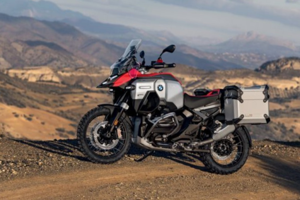 el nuevo diseno de la bmw r 1300 gs tres versiones para todo tipo de motociclista