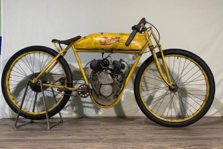 128 millones por esta moto vintage record batido