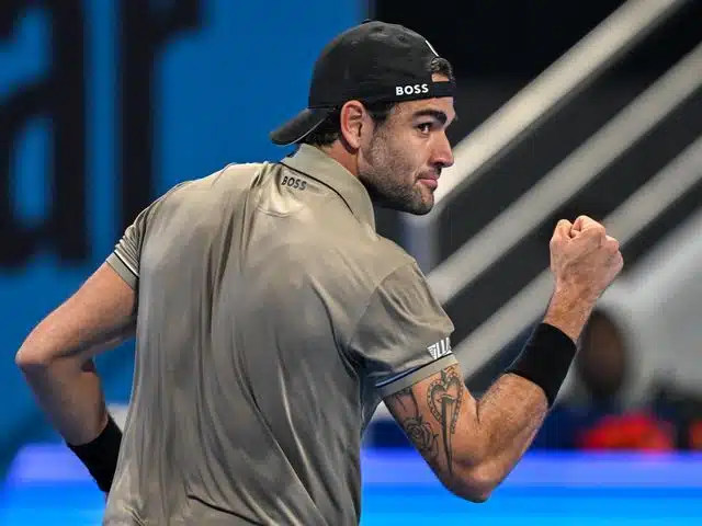 rossi muestra su apoyo a berrettini en doha, destacando la importancia del compañerismo en el tenis. descubre cómo este respaldo puede influir en el desempeño de berrettini en el torneo.