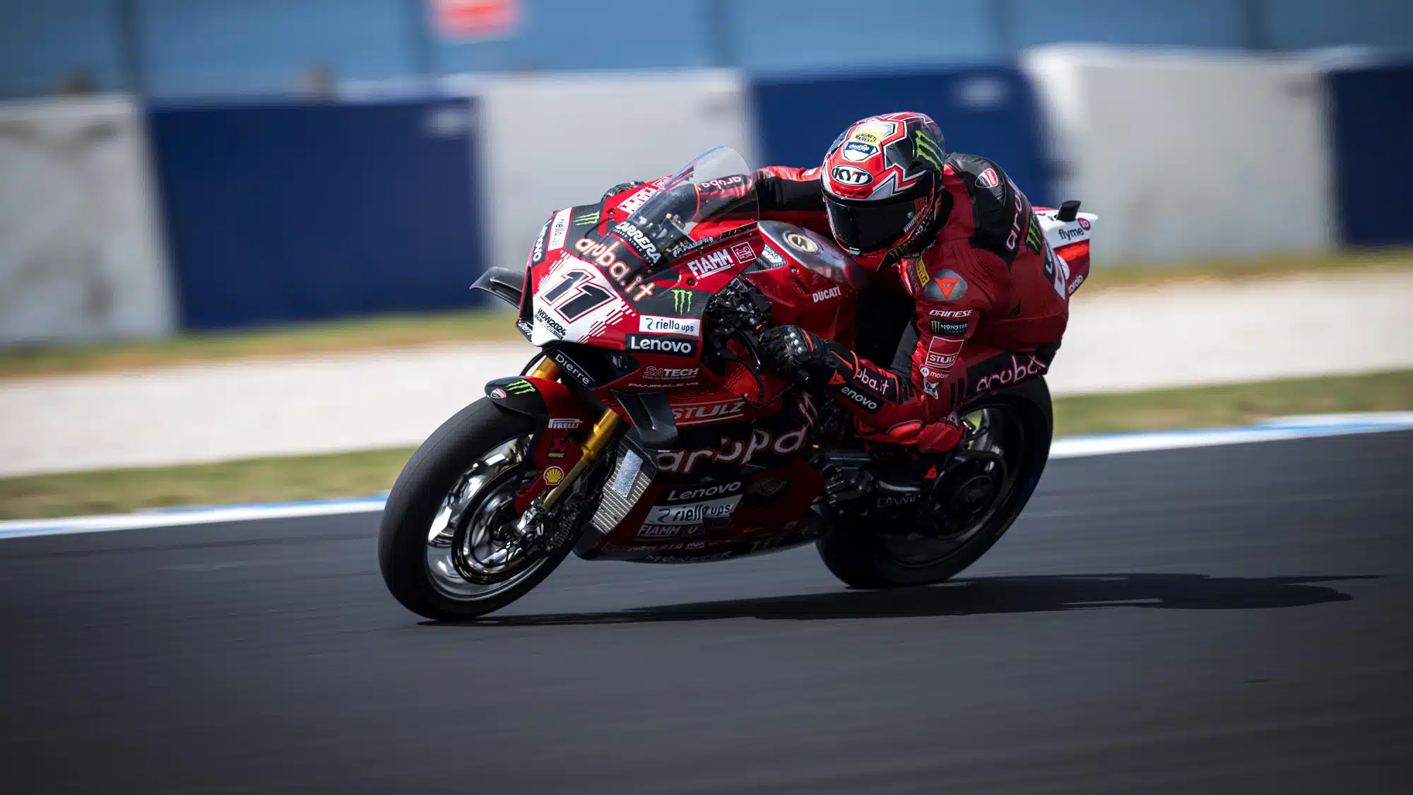 découvrez l'affrontement spectaculaire entre ducati et bmw sur le circuit légendaire de phillip island. revivez les moments forts d'une course passionnante, où la puissance et la technologie des superbikes s'affrontent dans une bataille épique.