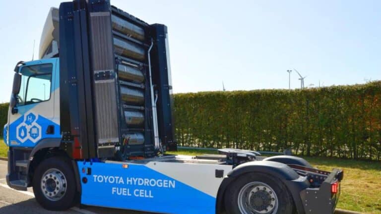 descubre el futuro de la movilidad sostenible con el toyota hidrógeno fcev, un vehículo impulsado por celdas de combustible que combina eficiencia, tecnología avanzada y respeto al medio ambiente. conoce sus beneficios y cómo contribuye a la reducción de emisiones.